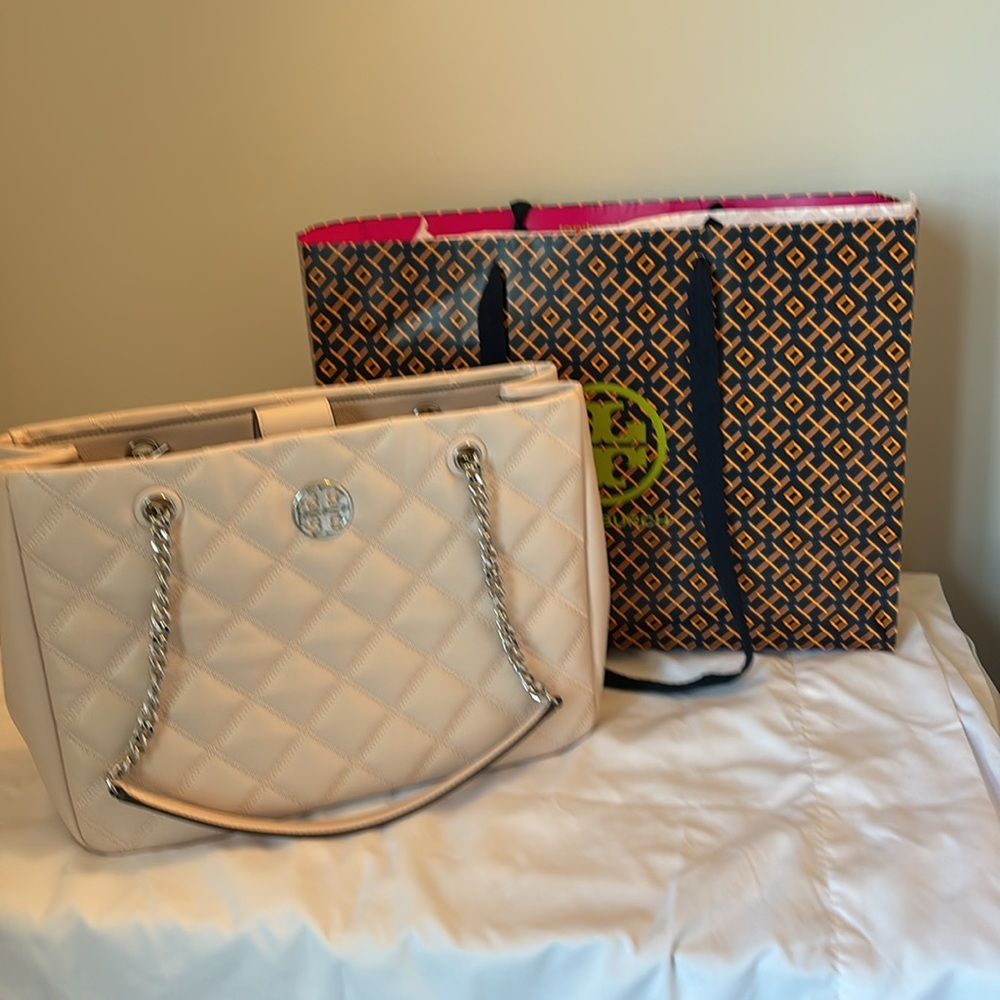 Tory Burch Willa Tote. New, never used with tags still on. Light pink - Picture 8 of 8